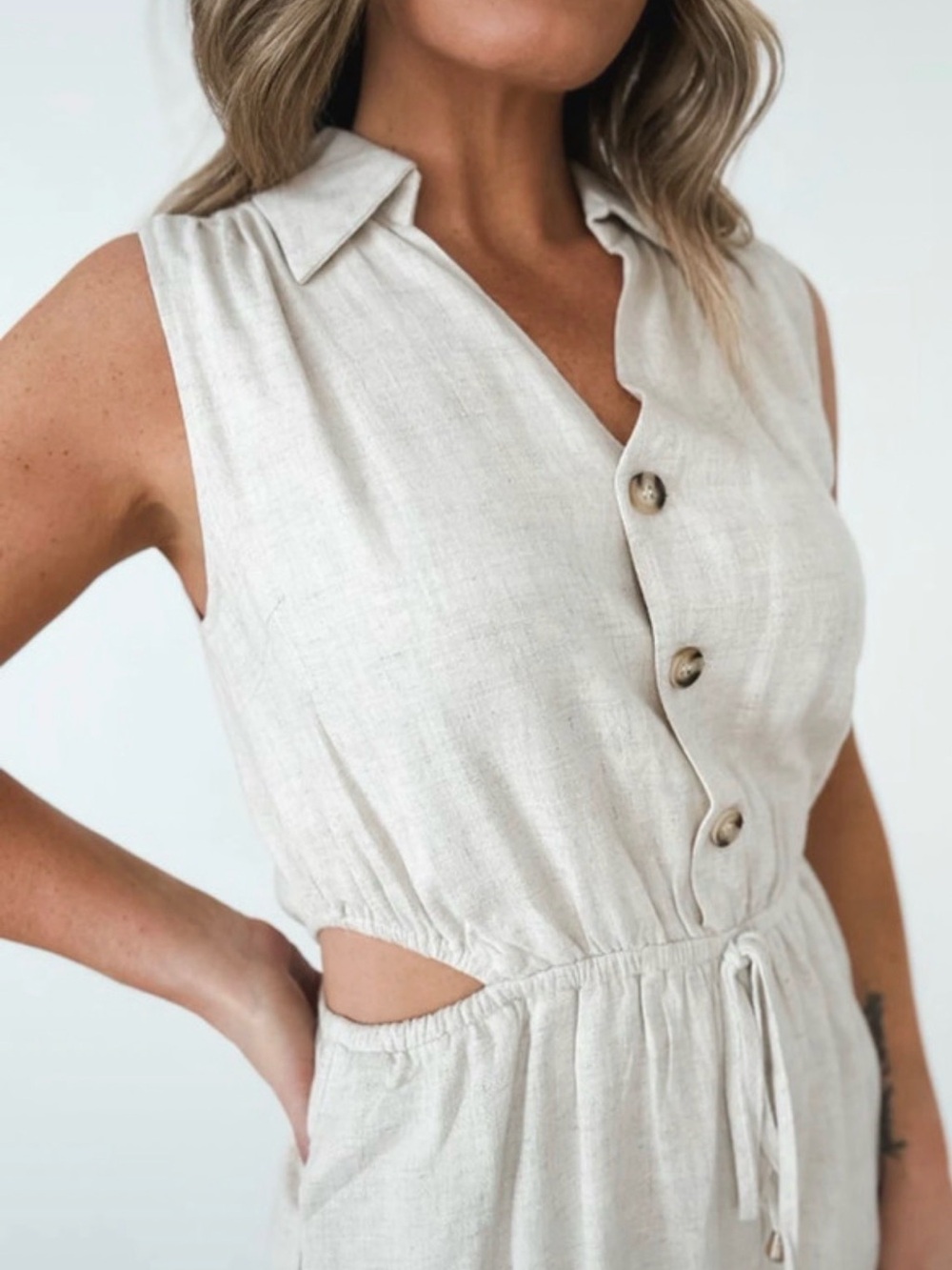 Sleeveless Beige Linen Romper with Button Front - Picture 3 of 3